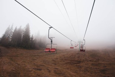  Ukrayna 'daki Karpat Dağları' nda teleferik.