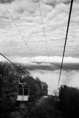  Ukrayna 'daki Karpat Dağları' nda teleferik.