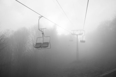  Ukrayna 'daki Karpat Dağları' nda teleferik.