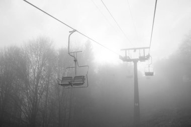  Ukrayna 'daki Karpat Dağları' nda teleferik.