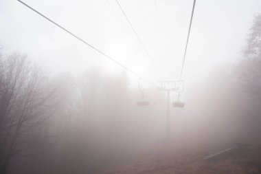  Ukrayna 'daki Karpat Dağları' nda teleferik.
