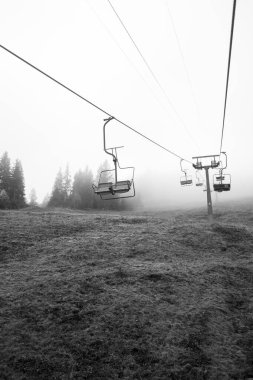  Ukrayna 'daki Karpat Dağları' nda teleferik.