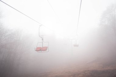  Ukrayna 'daki Karpat Dağları' nda teleferik.
