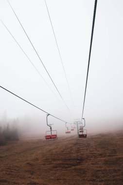  Ukrayna 'daki Karpat Dağları' nda teleferik.