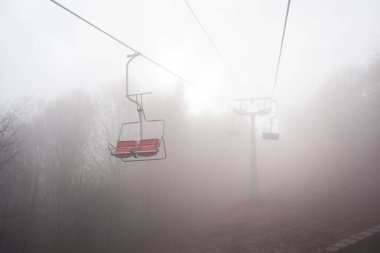  Ukrayna 'daki Karpat Dağları' nda teleferik.