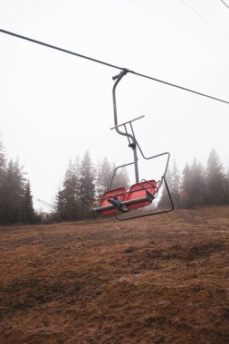  Ukrayna 'daki Karpat Dağları' nda teleferik.