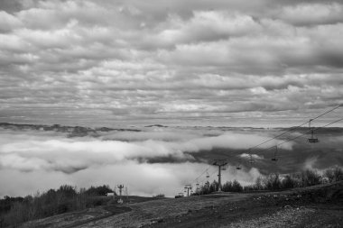  Ukrayna 'daki Karpat Dağları' nda teleferik.