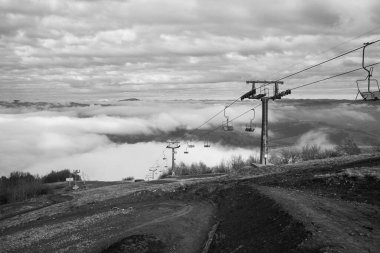  Ukrayna 'daki Karpat Dağları' nda teleferik.