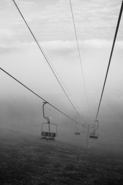  Ukrayna 'daki Karpat Dağları' nda teleferik.