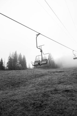  Ukrayna 'daki Karpat Dağları' nda teleferik.