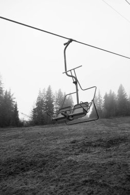  Ukrayna 'daki Karpat Dağları' nda teleferik.