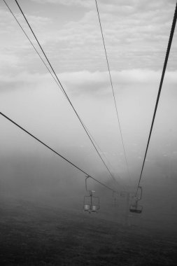  Ukrayna 'daki Karpat Dağları' nda teleferik.