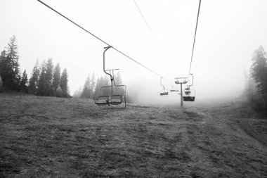  Ukrayna 'daki Karpat Dağları' nda teleferik.