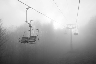  Ukrayna 'daki Karpat Dağları' nda teleferik.