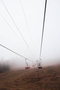  Ukrayna 'daki Karpat Dağları' nda teleferik.