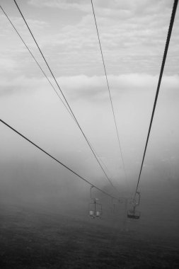  Ukrayna 'daki Karpat Dağları' nda teleferik.