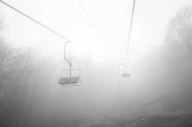  Ukrayna 'daki Karpat Dağları' nda teleferik.