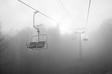  Ukrayna 'daki Karpat Dağları' nda teleferik.