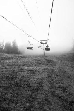  Ukrayna 'daki Karpat Dağları' nda teleferik.