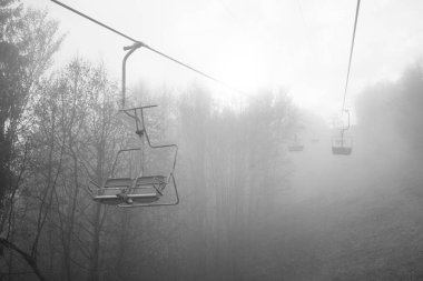  Ukrayna 'daki Karpat Dağları' nda teleferik.