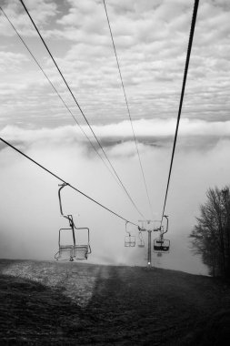  Ukrayna 'daki Karpat Dağları' nda teleferik.