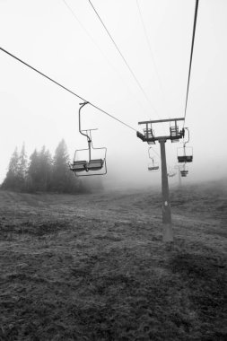  Ukrayna 'daki Karpat Dağları' nda teleferik.