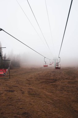  Ukrayna 'daki Karpat Dağları' nda teleferik.