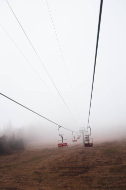  Ukrayna 'daki Karpat Dağları' nda teleferik.