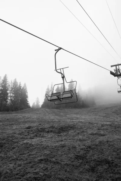  Ukrayna 'daki Karpat Dağları' nda teleferik.