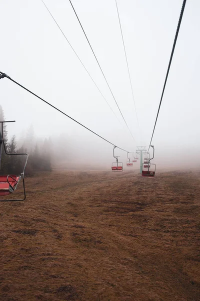  Ukrayna 'daki Karpat Dağları' nda teleferik.
