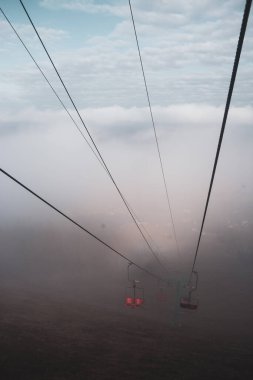  Ukrayna 'daki Karpat Dağları' nda teleferik.