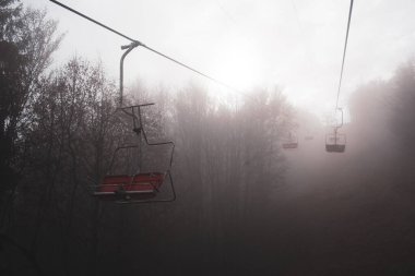  Ukrayna 'daki Karpat Dağları' nda teleferik.