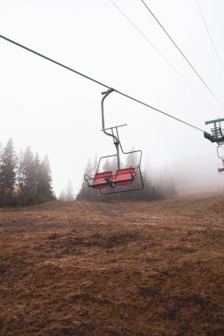  Ukrayna 'daki Karpat Dağları' nda teleferik.