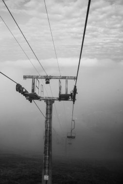  Ukrayna 'daki Karpat Dağları' nda teleferik.