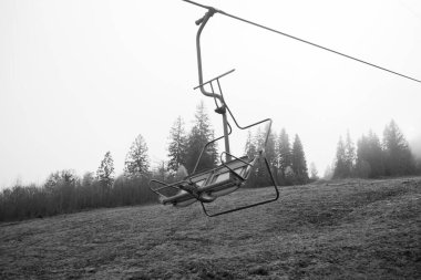  Ukrayna 'daki Karpat Dağları' nda teleferik.