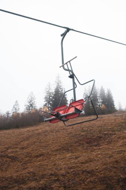  Ukrayna 'daki Karpat Dağları' nda teleferik.