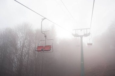  Ukrayna 'daki Karpat Dağları' nda teleferik.