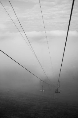  Ukrayna 'daki Karpat Dağları' nda teleferik.