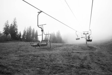  Ukrayna 'daki Karpat Dağları' nda teleferik.