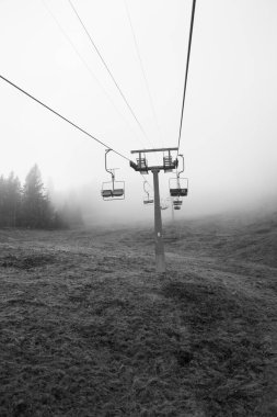  Ukrayna 'daki Karpat Dağları' nda teleferik.