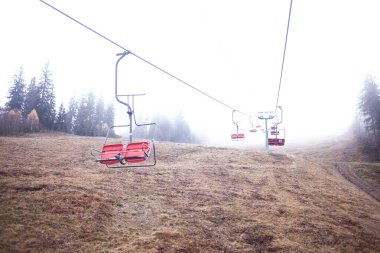  Ukrayna 'daki Karpat Dağları' nda teleferik.