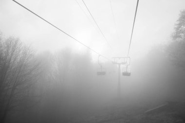  Ukrayna 'daki Karpat Dağları' nda teleferik.