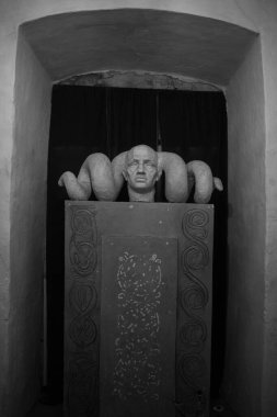 Chynadiiovo 'daki tarihi şatoda heykel