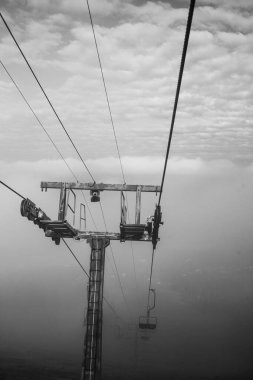  Ukrayna 'daki Karpat Dağları' nda teleferik.