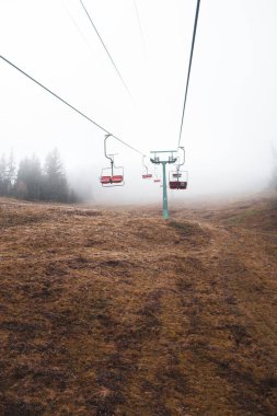  Ukrayna 'daki Karpat Dağları' nda teleferik.