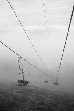  Ukrayna 'daki Karpat Dağları' nda teleferik.