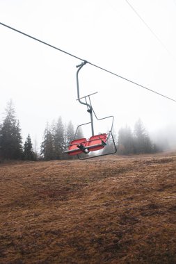  Ukrayna 'daki Karpat Dağları' nda teleferik.