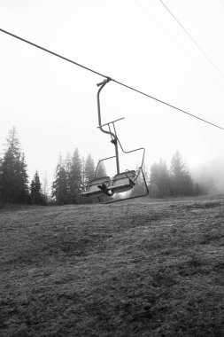  Ukrayna 'daki Karpat Dağları' nda teleferik.