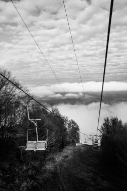  Ukrayna 'daki Karpat Dağları' nda teleferik.