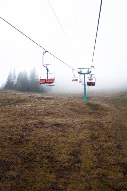  Ukrayna 'daki Karpat Dağları' nda teleferik.